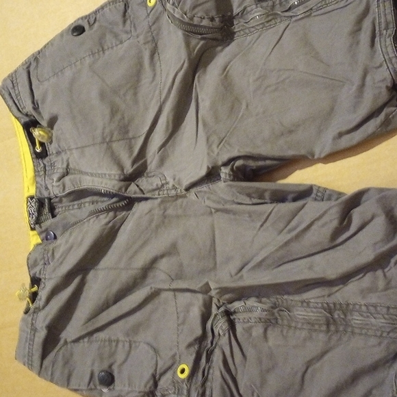 Fox shorts size 28 they are gray and yellow - Picture 1 of 3